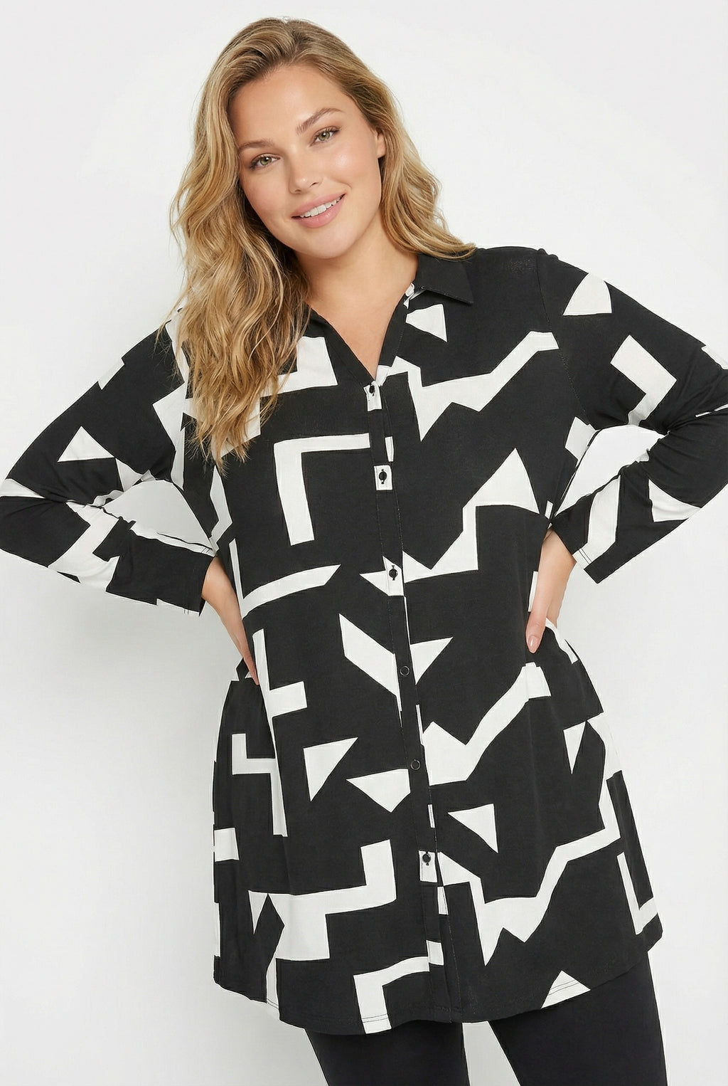 Soyut Desenli Uzun Kollu Gömlek - Şık ve Rahat Tasarım