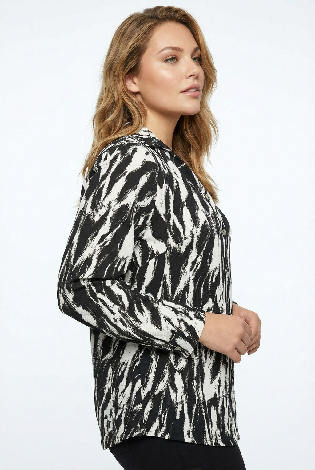 Desenli V Yaka Uzun Kollu Düğmeli Esnek Gömlek - Şık ve Rahat