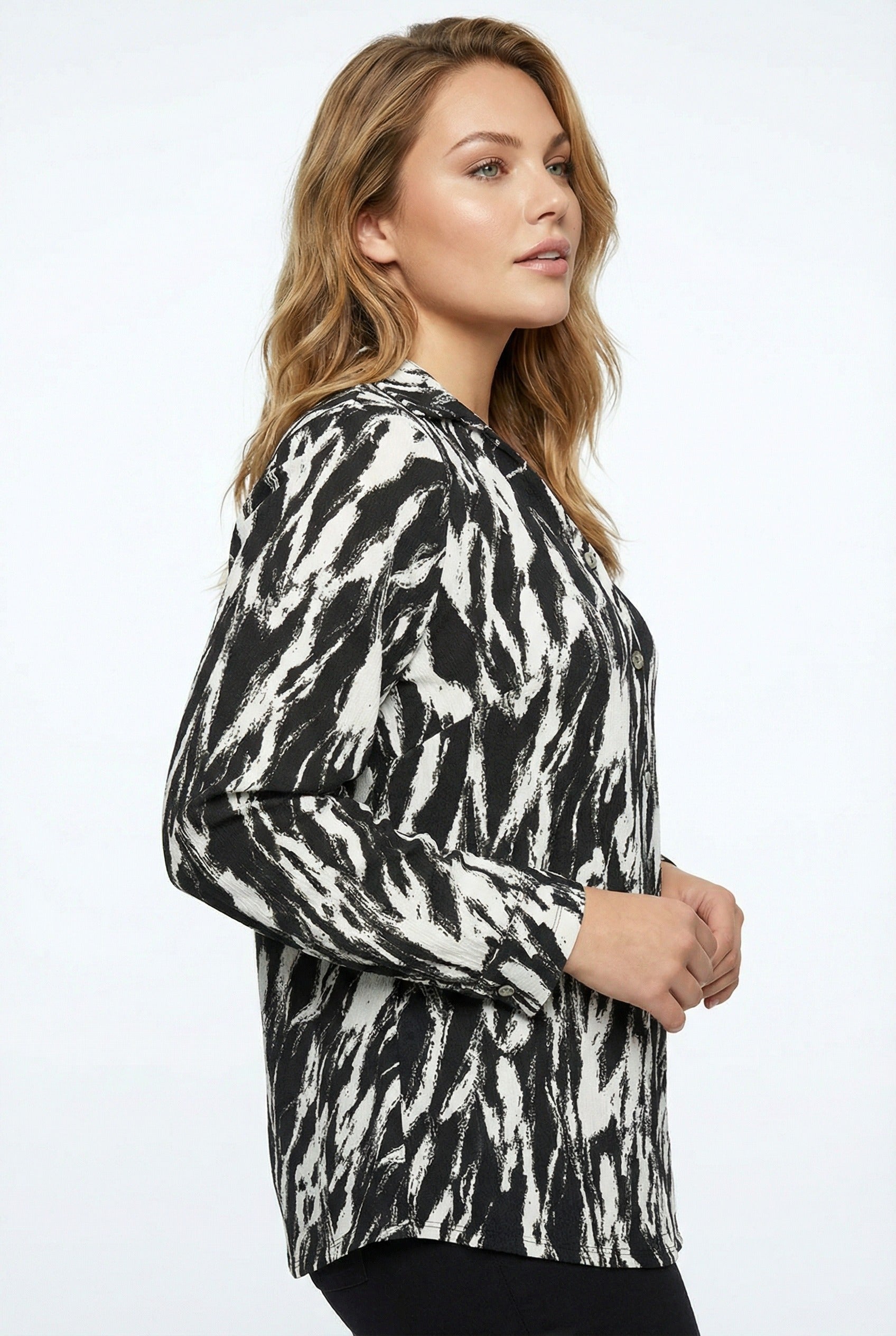 Desenli V Yaka Uzun Kollu Düğmeli Esnek Gömlek - Şık ve Rahat