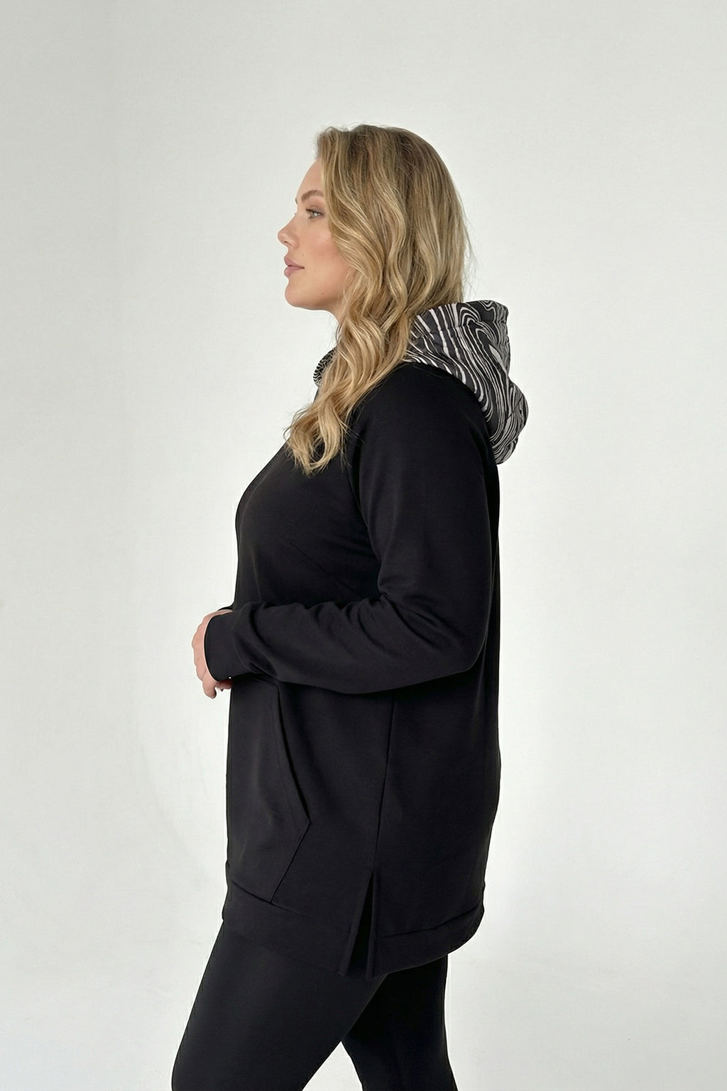 Siyah Uzun Kollu Kapüşonlu Kanguru Cepli Sweatshirt