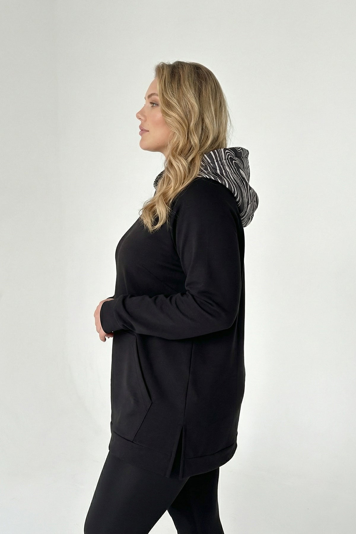Siyah Uzun Kollu Kapüşonlu Kanguru Cepli Sweatshirt