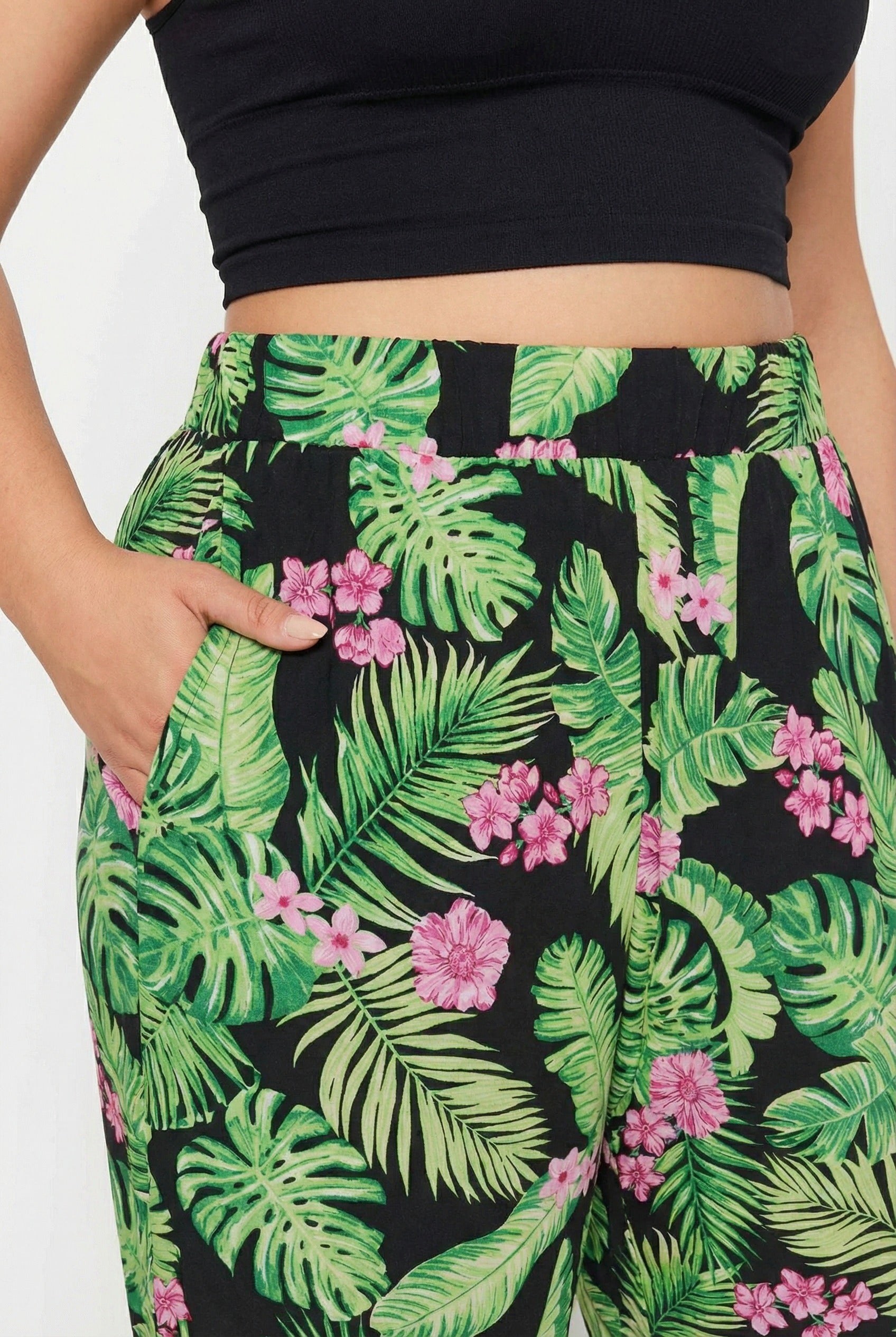 Yeşil Cepli Jogger Pantolon - Lastik Bel Detayı ile Rahat Kullanım