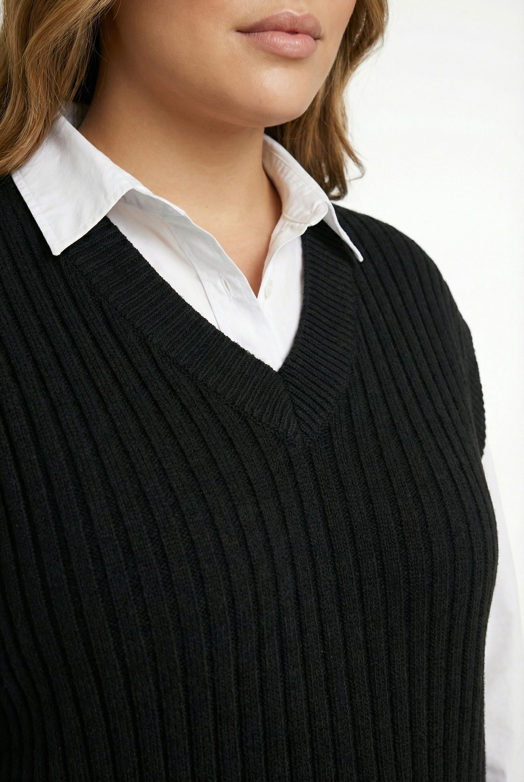 V Yaka Kısa Kollu Triko Süveter - Şık ve Rahat Tasarım