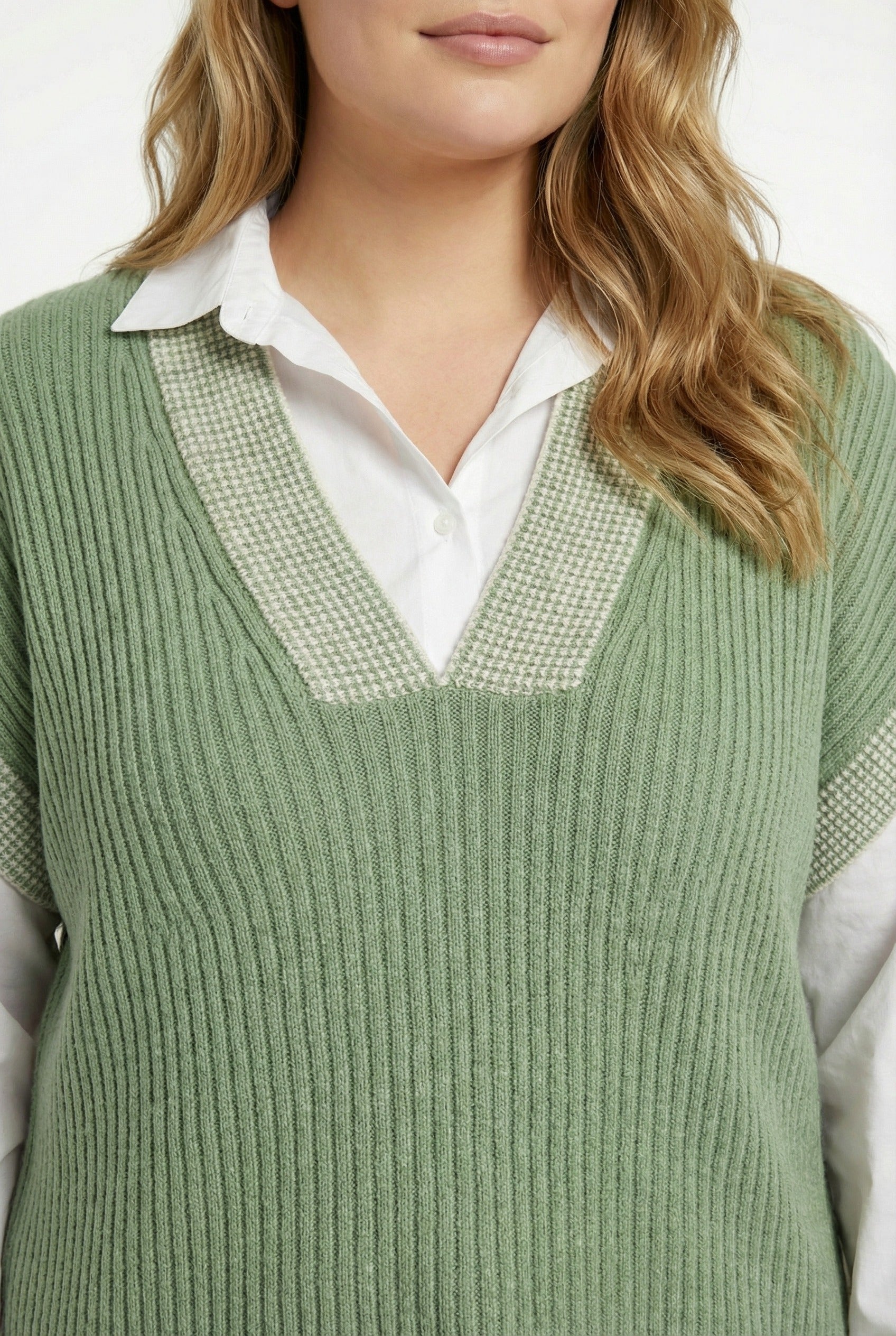 Mint Renk V Yaka Kısa Kollu Triko Süveter - Rahat ve Şık